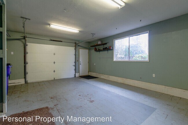 Building Photo - 4 br, 1 bath House - 411 W. 33rd Street