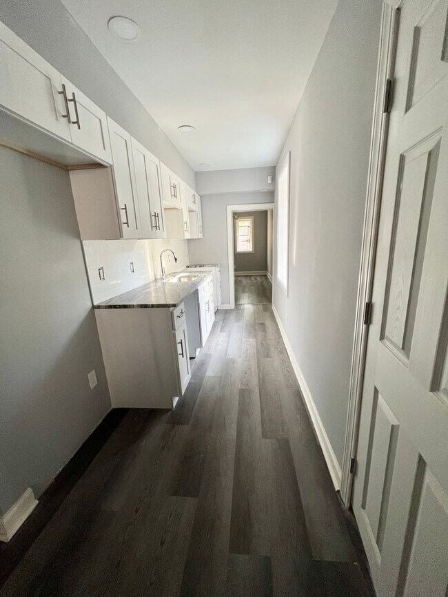 Foto del edificio - Recently rehabbed townhouse available in W...