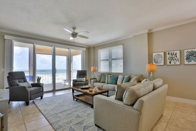 Foto del edificio - 3 Bedroom/ 2.5 Bath Oceanfront Condo, Bloc...