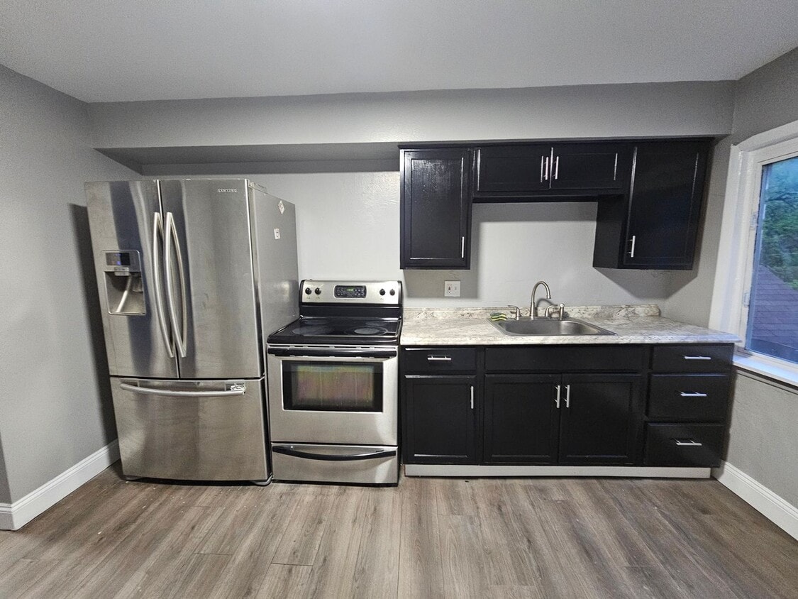 Primary Photo - Small 2 bedroom 1 bath apartment for rent!