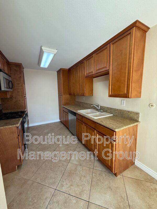 Foto del edificio - 1126 S Clifpark Cir