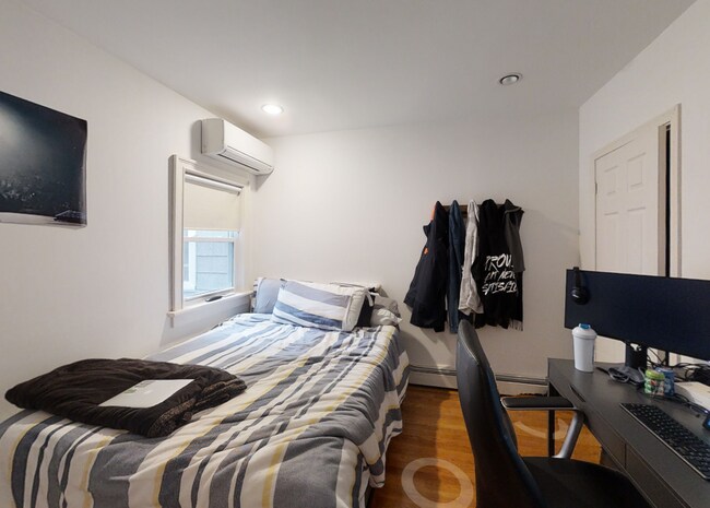 Building Photo - 164 L St