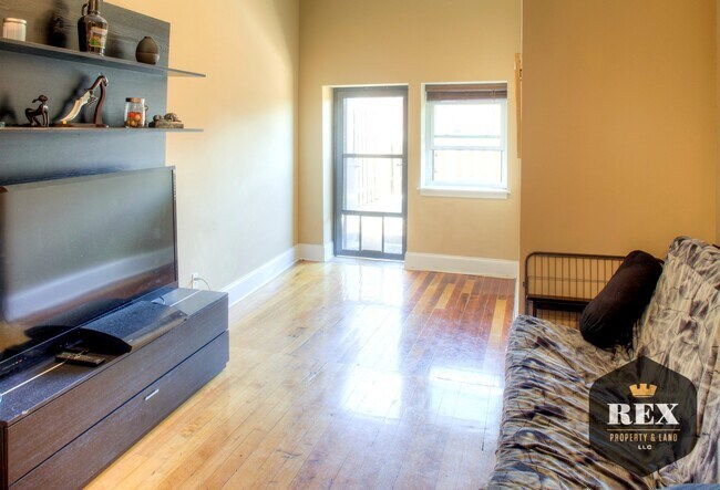 Foto del edificio - Rare Loft Condo,  Granite Countertops, W/D Included