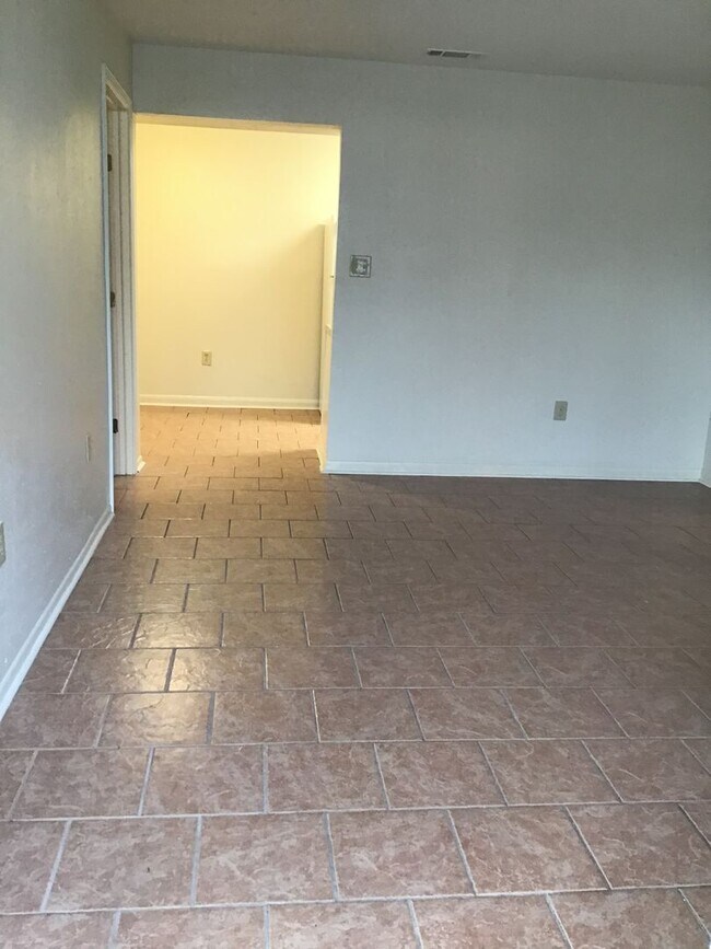 Foto del edificio - 8515 Leake Ave