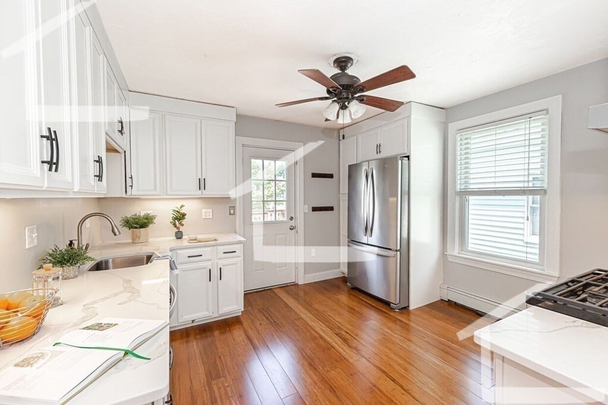 Nice large 2 bed pet friendly condo with private free laundry and 2 parking spots! - Nice large 2 bed pet friendly condo with private free laundry and 2 parking spots!