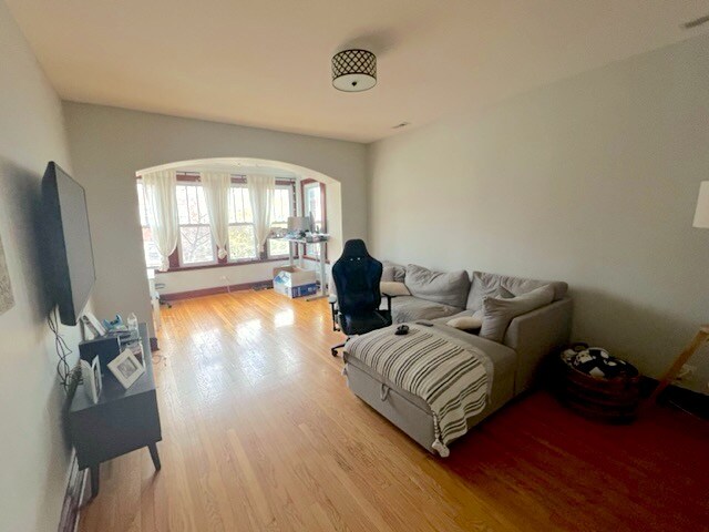 Foto del edificio - 2652 N Harding Ave