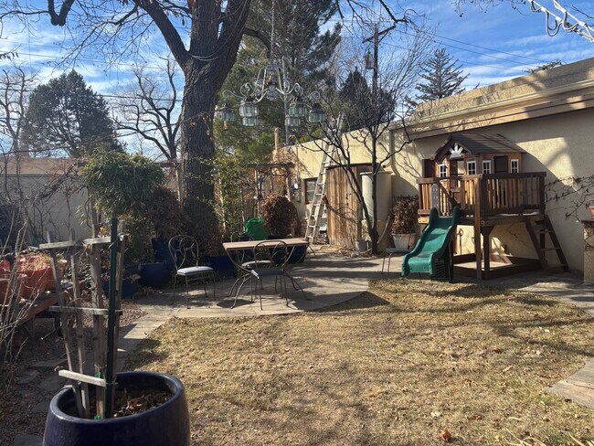 Foto del edificio - 1400 Sigma Chi Rd NE