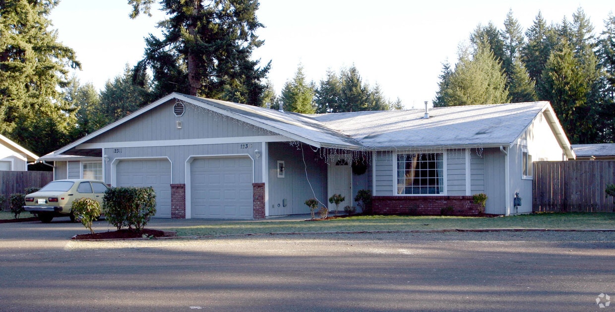 Foto del edificio - Emerald Place Duplexes