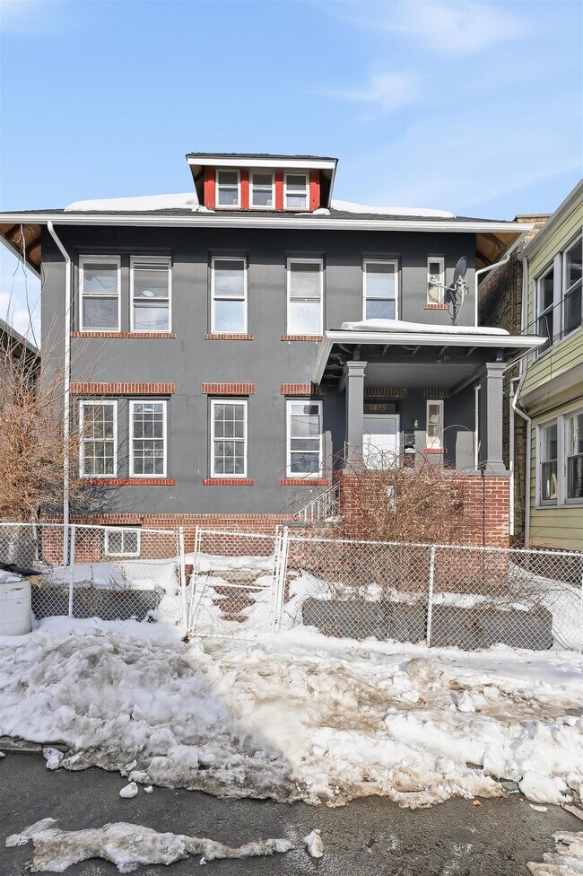 Building Photo - 40 Bayview Ave