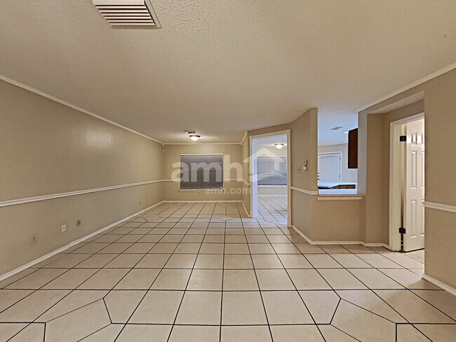 Building Photo - 15822 Pleasant Well Drive