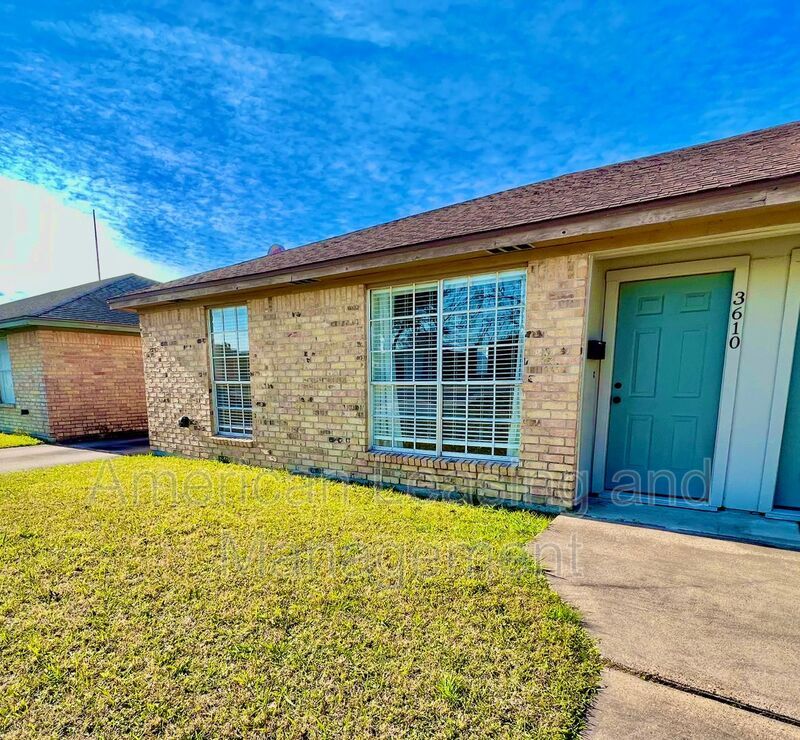 Foto principal - 3610 Ave A