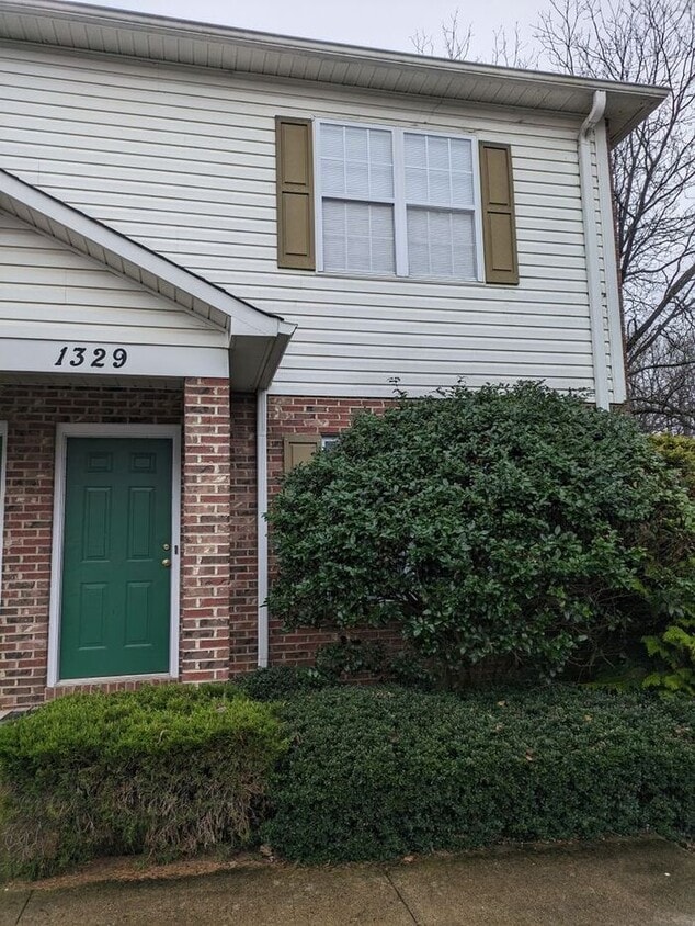 Foto principal - 2BD/1.5BA Townhome At Strawberry Patch Com...
