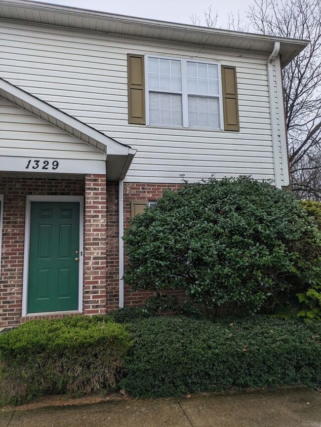 2BD/1.5BA Townhome At Strawberry Patch Com... - 2BD/1.5BA Townhome At Strawberry Patch Com...