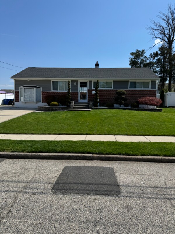 Primary Photo - 214 S Garden Blvd
