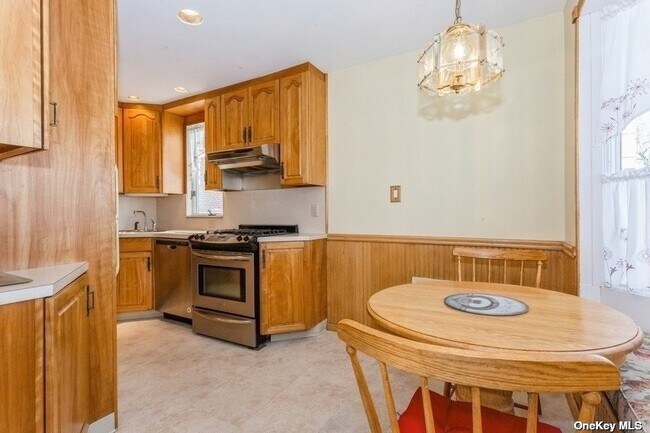 Foto del edificio - 81-34-81251 251st St