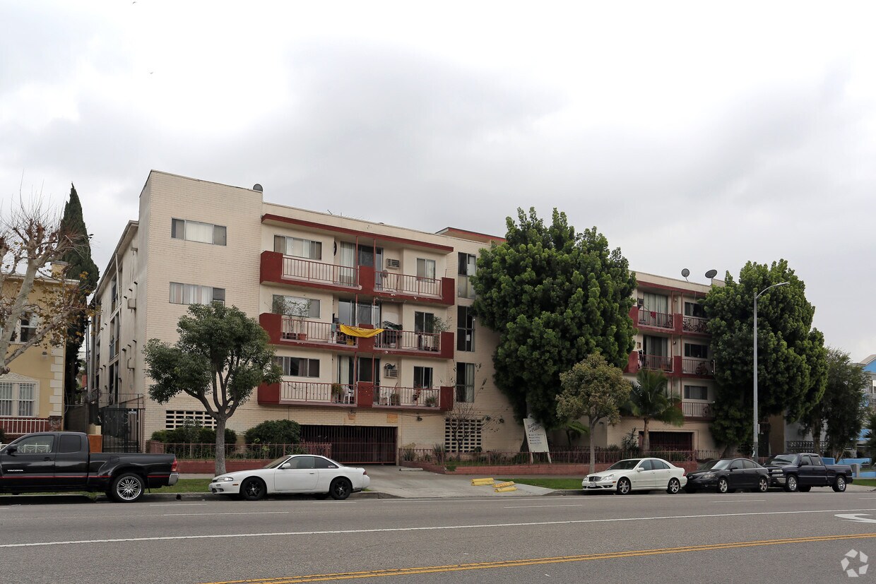 Primary Photo - 330 S Rampart Blvd