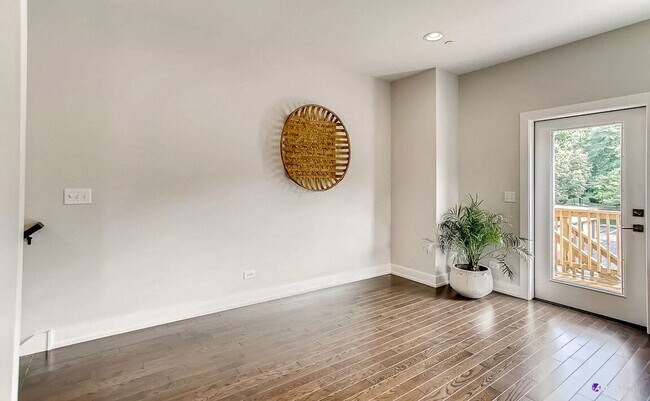 Foto del edificio - Luxurious 3 bed 3 bath townhome in Glen Ellyn