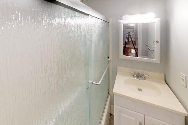 Building Photo - 121 Johnson St