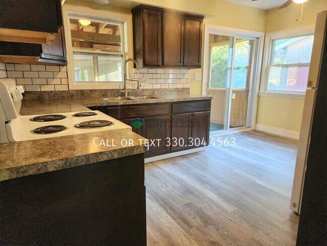 Foto del edificio - 1291 Hazelwood Ave