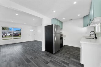 Building Photo - 4917 SW 43rd Terrace