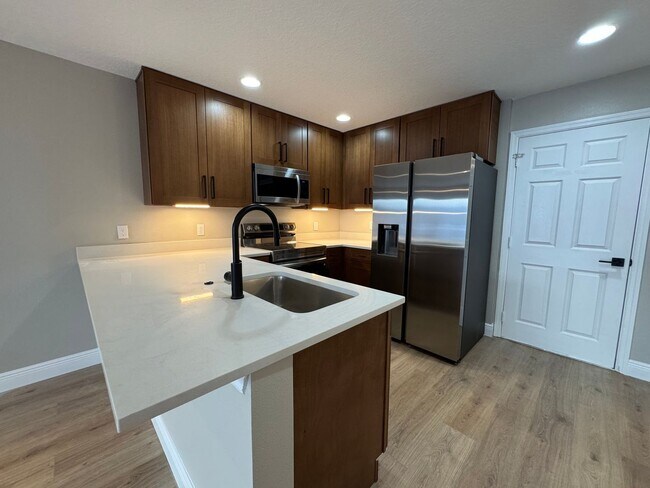 Foto del edificio - Fully Renovated Townhome | Modern Quartz K...