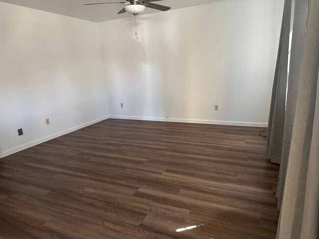 Foto del edificio - New LVP & Carpet! Great Anderson location!