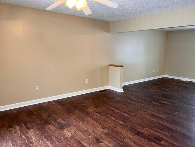 Building Photo - 5016 Delray Dr