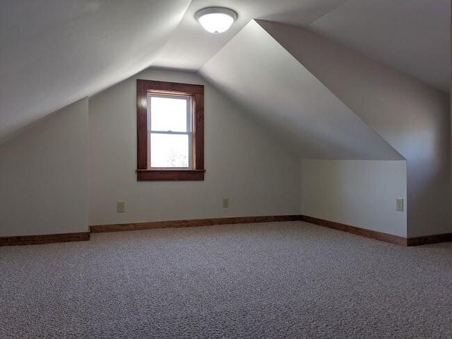 Dormitorio 2 - 47 W Main St