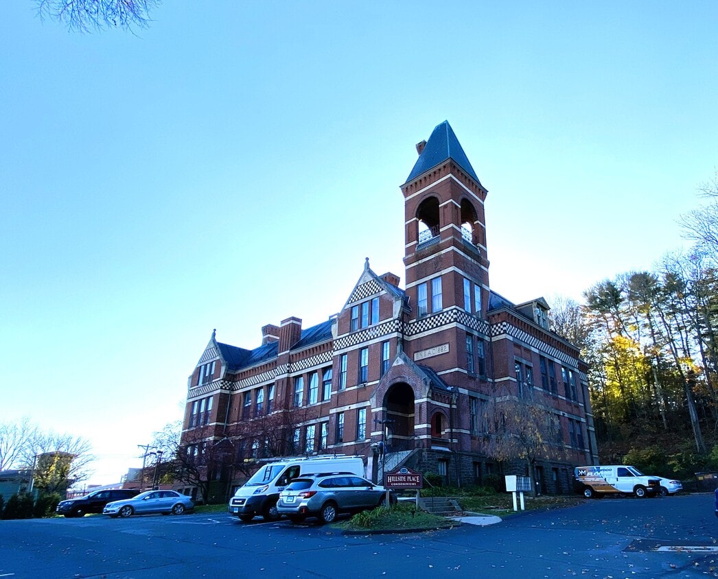 27 Hillside Pl Unit 11, New Britain, CT 06051 Condo for Rent in New