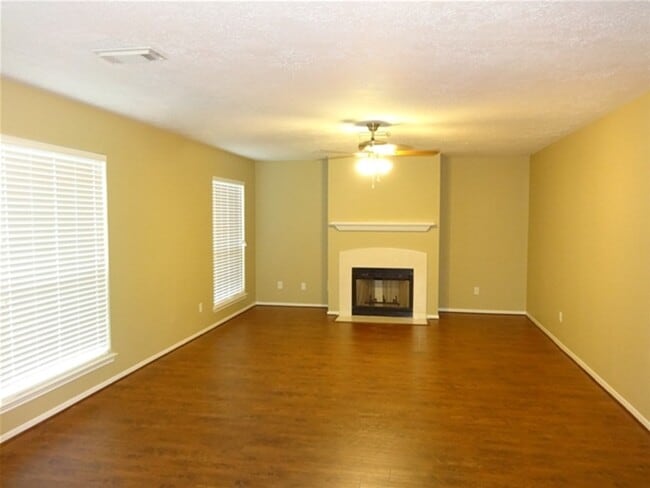 Foto del edificio - 3631 Windmoor Dr