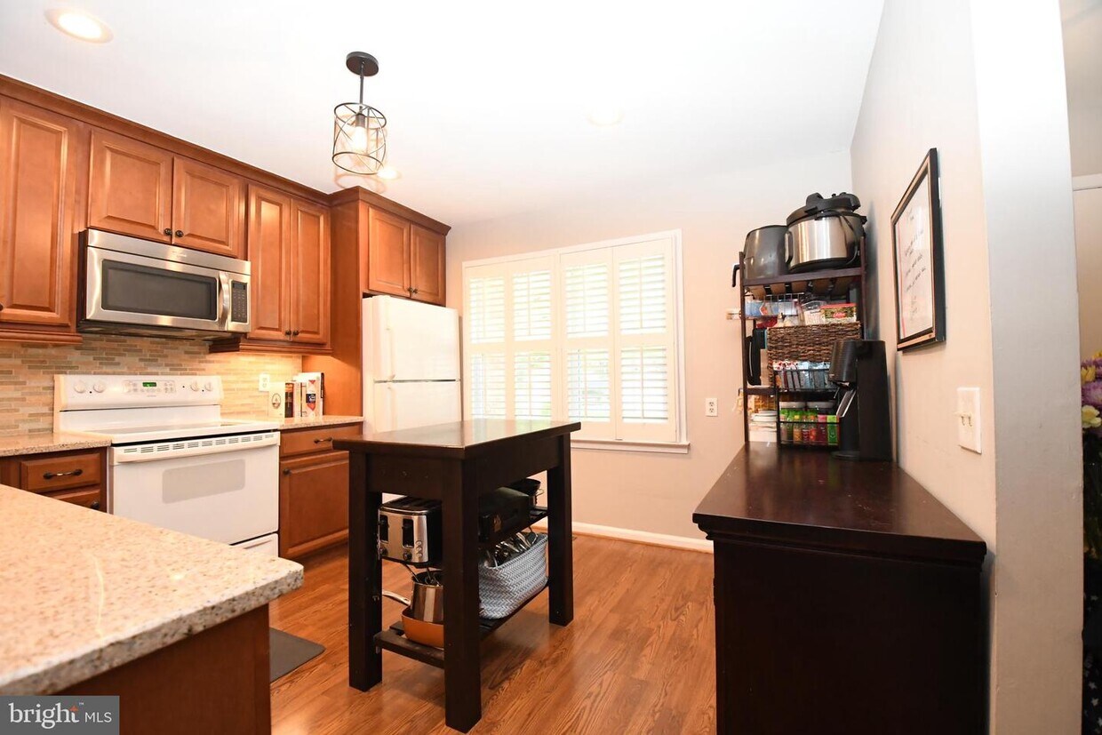 8909 Grandstaff Ct, Springfield, VA 22153 Townhome Rentals in