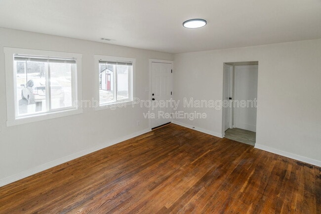 Foto del edificio - 1909 S Garden Springs Rd