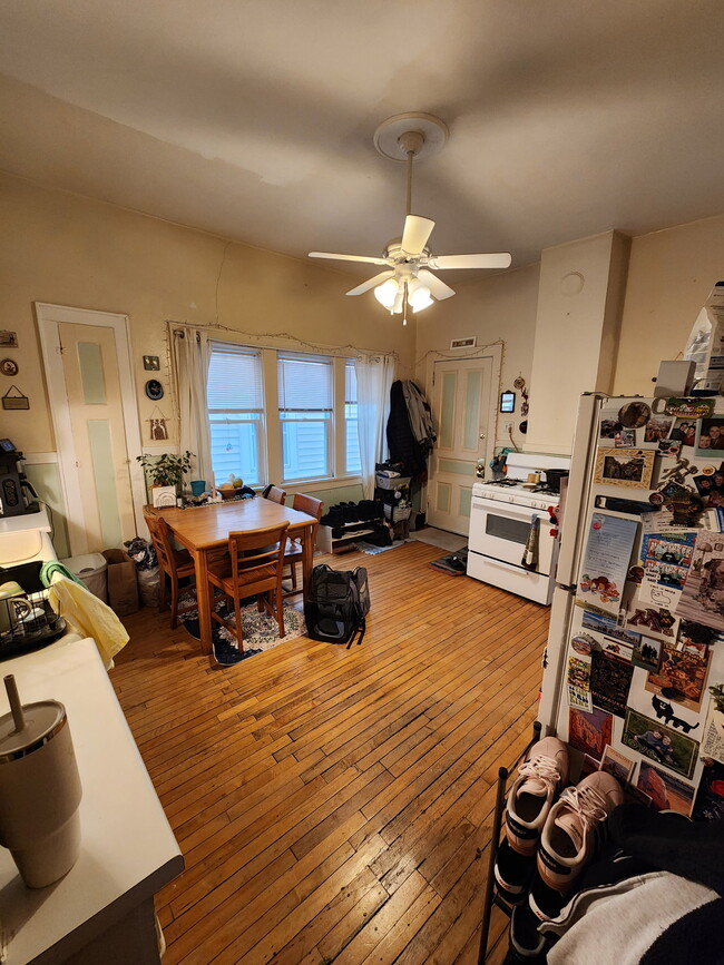 kitchen - 1549A N Warren Ave
