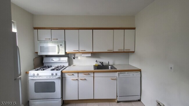 Foto del edificio - 2467 NJ-10