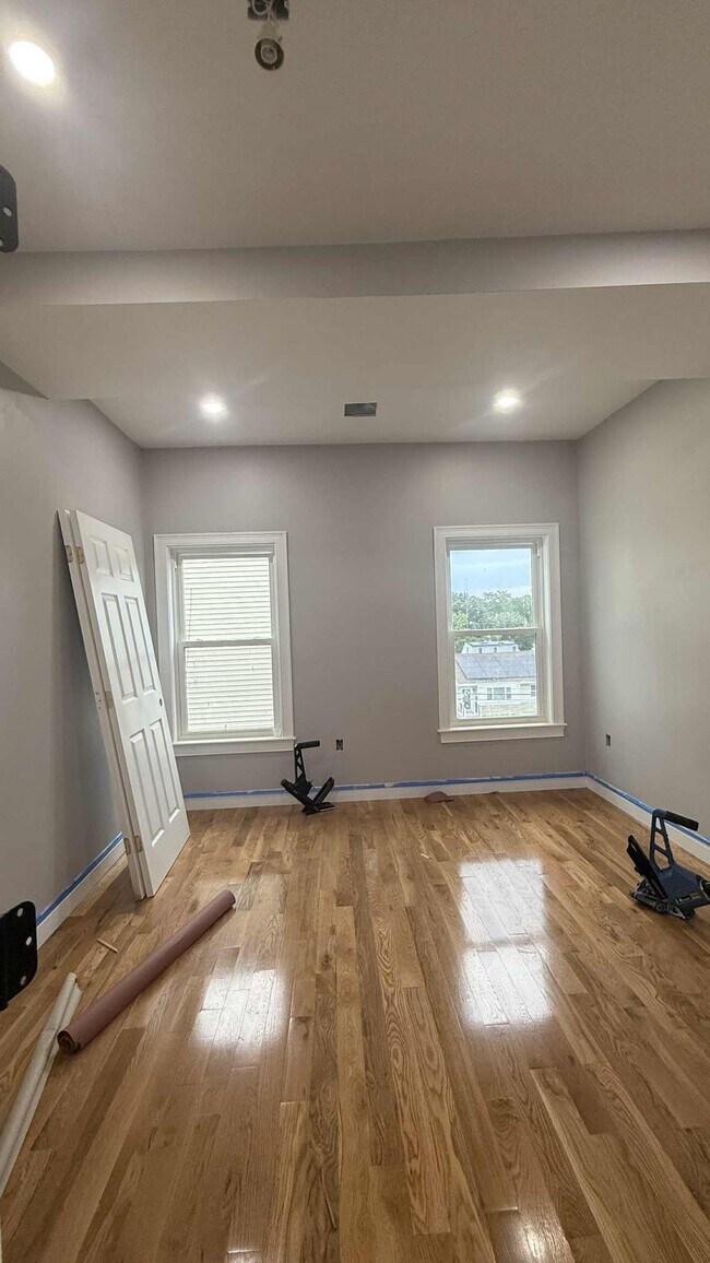 Building Photo - 5 Woodale Ave