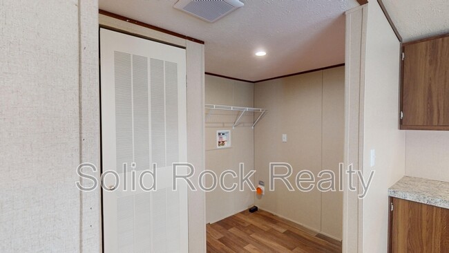 Foto del edificio - 75 N Curtis Rd