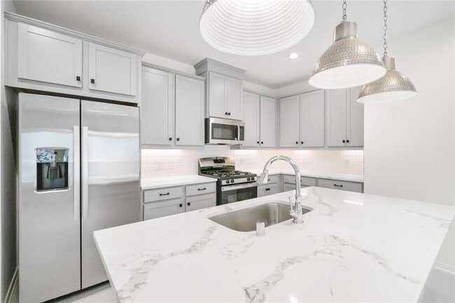 Building Photo - 623 Silver Pear Ct