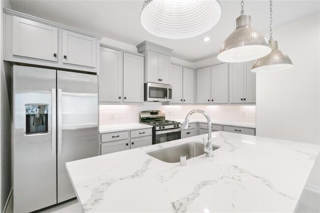 Foto del edificio - 623 Silver Pear Ct