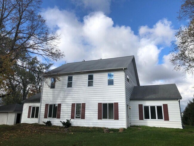 Foto del edificio - 839 River Bend Ct