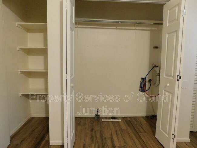 Foto del edificio - 2044 Bunting Ave