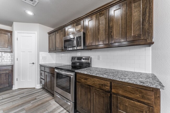 Foto del edificio - Spacious 4-Bedroom Home with Open Layout & Fenced Backyard in Pea Ridge