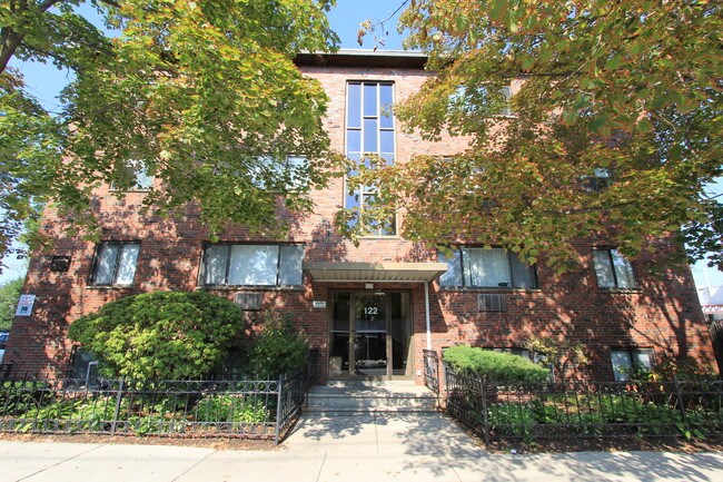 Building Photo - 122 Dustin St
