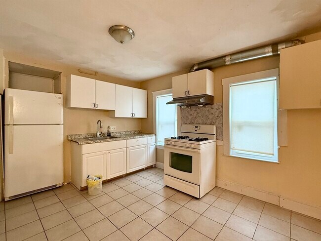 Foto del edificio - 113-115 Elmwood Ave