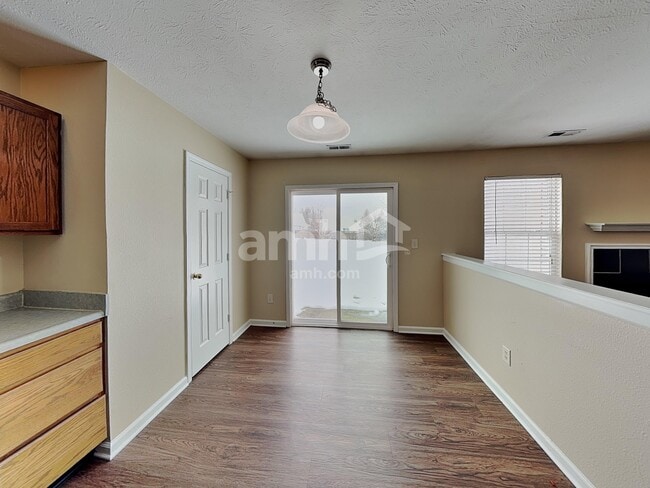 Foto del edificio - 5904 Jackie Ln