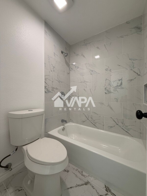 Foto del edificio - 6402 Gray Ridge