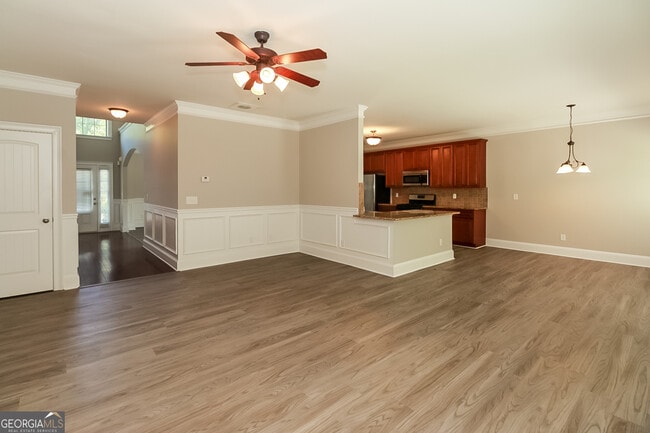 Building Photo - 5663 Valley Loop
