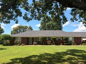 Building Photo - 3606 US-71