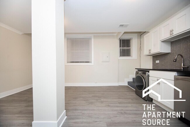 Foto del edificio - 648.5 W Roscoe St
