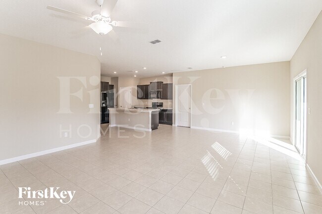 Foto del edificio - 5689 Kellar Cir