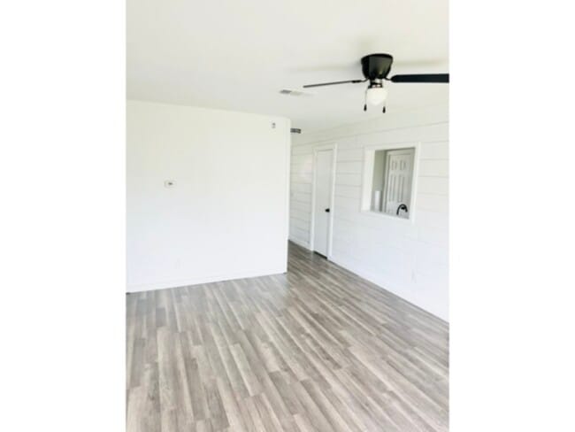 Building Photo - *****3 BEDROOM IN BALCH SPRINGS****